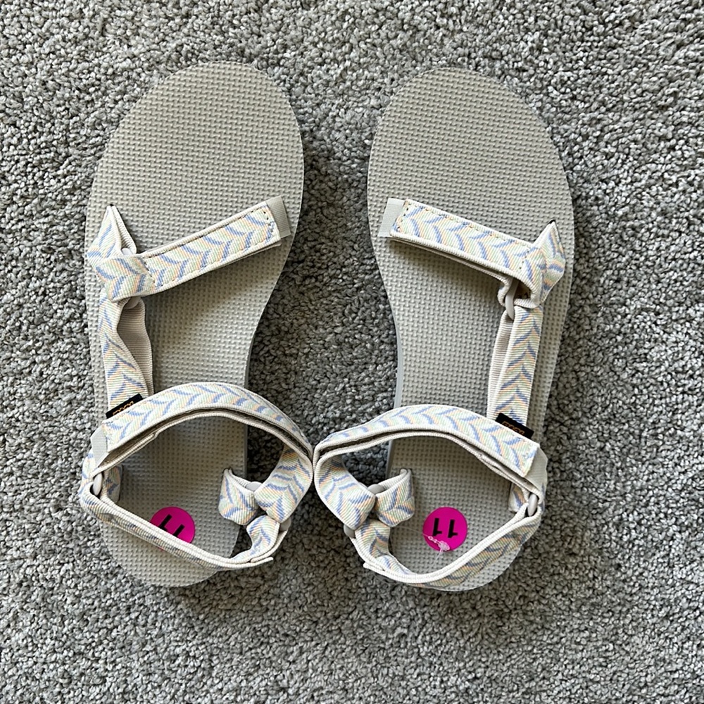 BRAND NEW TEVA SANDALS SHOES SIZE 11 - Picture 4 of 5